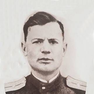 Гвардии лейтенант танкист Иван Григорьевич Гончаренко.