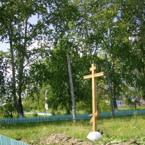 Поклонный крест в с.Б Трифоново на месте бывшего храма 2007г.