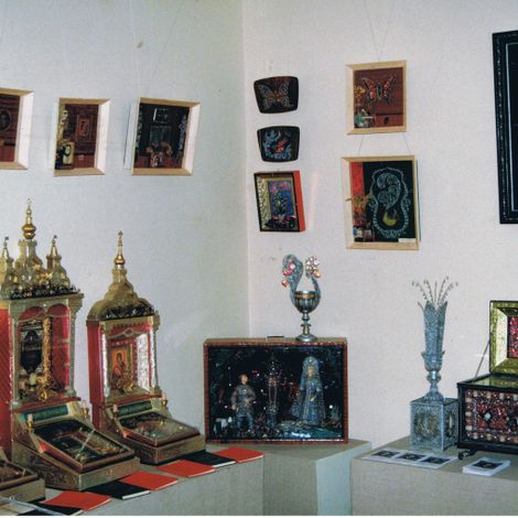 На выставке Каргаполова А.Н. в Артемовском историческом музее, 1998 г.