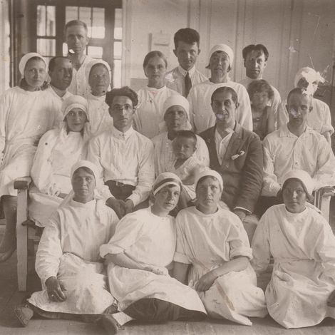 Тамбовский Юлиан Митрофанович с коллегами по работе, 1930-40-е годы.