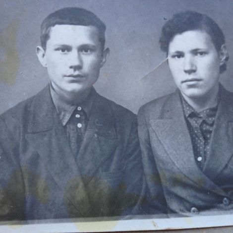 Валентин Иванович и сетра Клавдия фото 1939 г.
