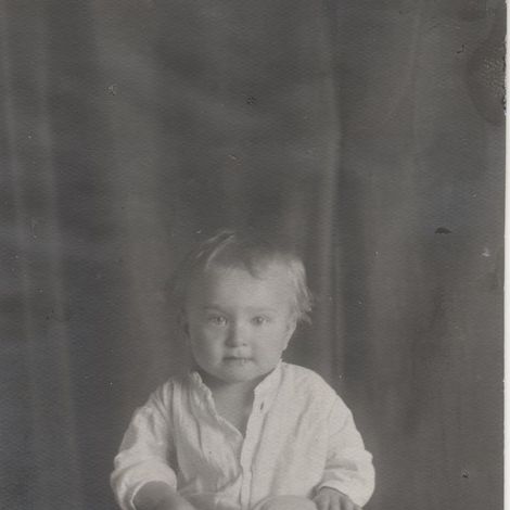 Детский портрет. г.Кизел. 1932г.фото из альбома Брагиных, из фондов Артемовского музея