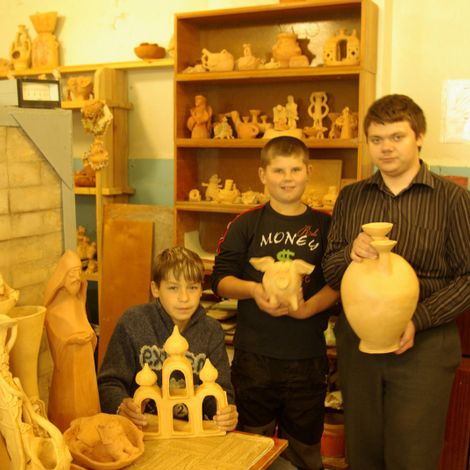 Ученики Юрия Сизова в его мастерской в Лицее.