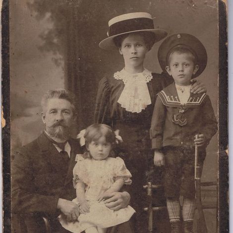 Семейное фото из архива Пошехонова М.Ф.