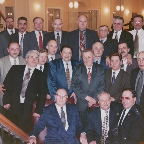 В.Е. Бабкин, 2-й справа во 2-м ряду. Совет директоров Свердловэнерго. 2000-е годы.