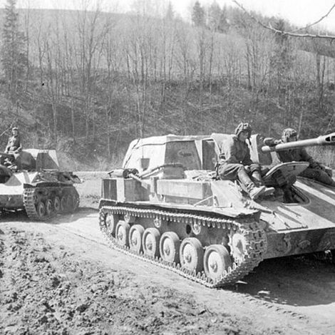 4. Советские самоходные орудия на горных дорогах Австрии.