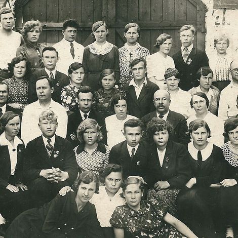 Студентка Марийского государственного педагогического института в 1-ом ряду, справа. 1940-е гг.