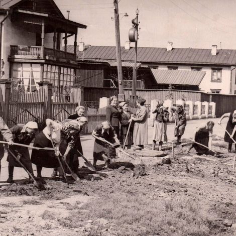 Благоустройство улиц Ленина и Почтовой, 1956 г. Фото из фондов Артемовского исторического музея