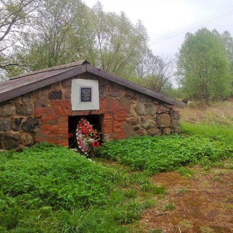 Мемориал «Здание бензохранилища, в котором в январе 1942 года были замурованы советские военнопленные»