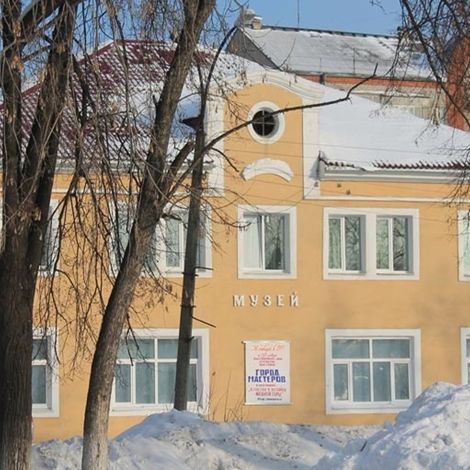 Здание музея было построено в стилистике "сталинского ампира" в 1953 году.