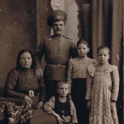 Семья Кротовых (Илья Иванович, Евдокия Петровна и дети Мария, Александрара, Егор. Село Мироново.