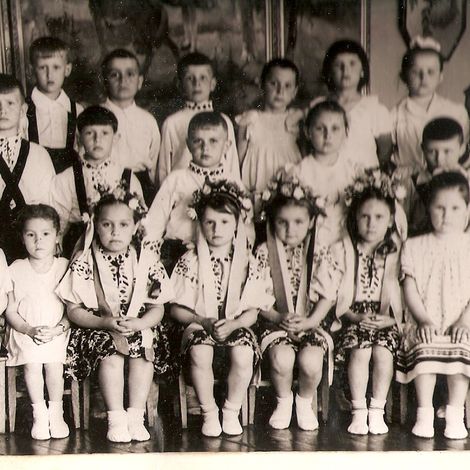В детсаду. г.Артемовский. 1960-е гг. Л.Н.Капустина справа