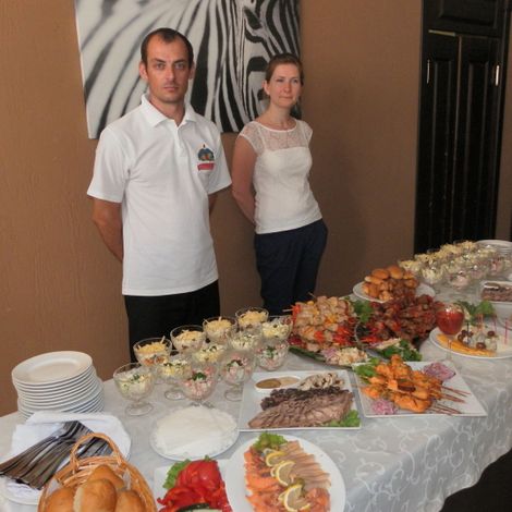 Обслуживание гостей Форума в ресторанно-гостиничном комплексе «Усадьба».