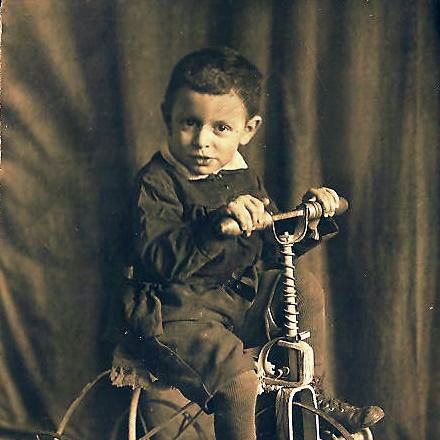 Рубинштейн Абрам. Портрет с велосипедом. 1920-е гг. Москва.