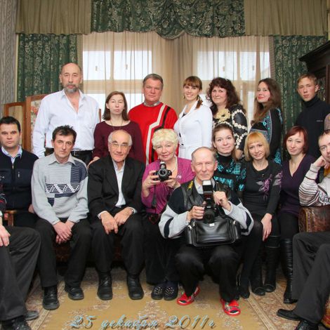 Первое заседание фотоклуба «Пилигримы», 25 декабря 2011 года. Крайний слева – президент клуба Владимир Мартынов.