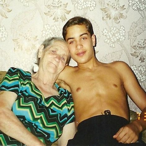 Елена Филипповна с внуком Сашей.