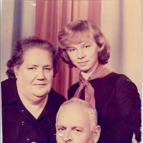 Рубинштейн Абрам Ефимович с женой Галиной Максимовной и  внучкой Бузуновой Ольгой Валерьевной. фото до 1987 года