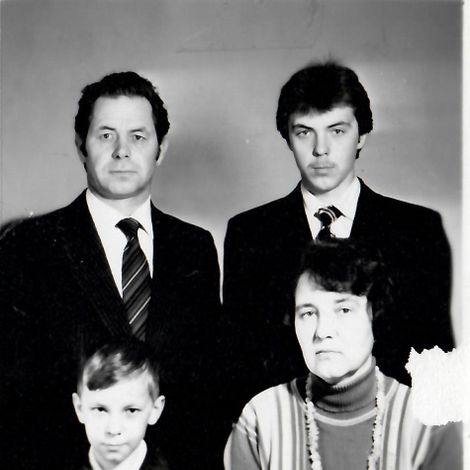6. Бабкин В.Е.семейное фото  17 апреля 1981г.