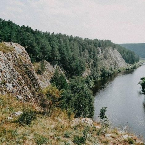Мантуров камень и река Реж.