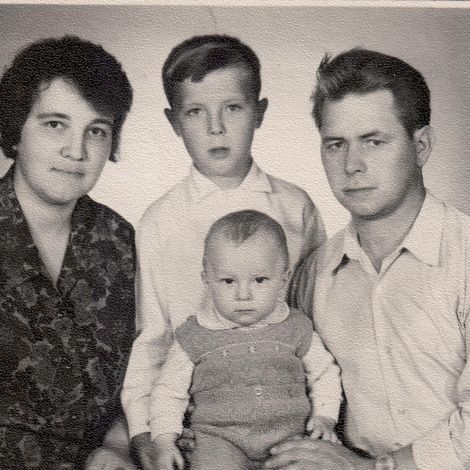 4. Бабкин В.Е. Семейное фото август  1972г.