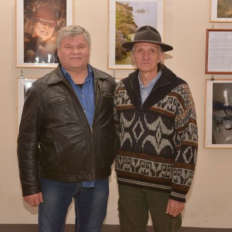 Автор выставки Георгий Колотилов и адвокат Виктор Левин.