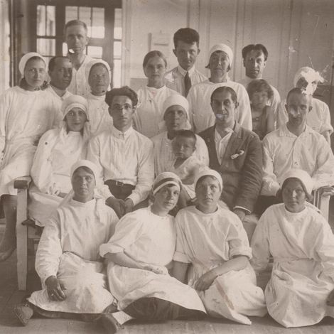 Тамбовский Юлиан Митрофанович с коллегами по работе 1930-40-е годы