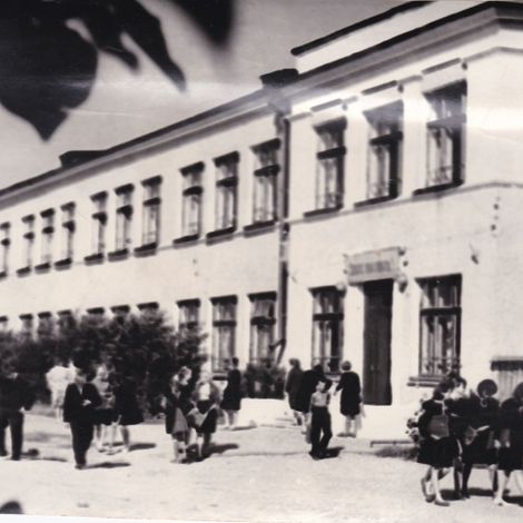 Школа №2. Построена в 1940 году. фото 80-х гг..