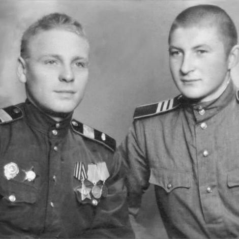Корепанов К.Г. (слева). Фото из архива семьи Черемных.