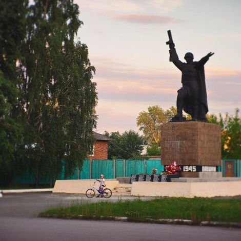Памятник работникам ЕРЗ, участникам Великой Отечественной войны.