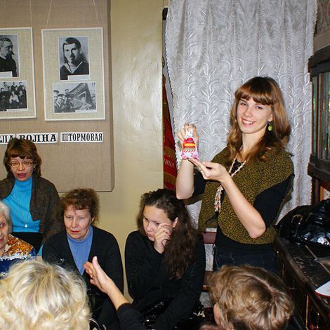 Мастер-класс Александры Смышляевой по изготовлению русских оберегов, 2011 год.