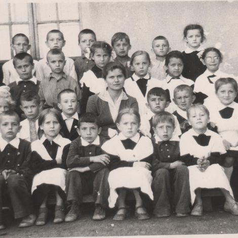Кудряшова Т.И. Педагог школы № 8 , 1 А класс. п. Буланаш. 1962 г.