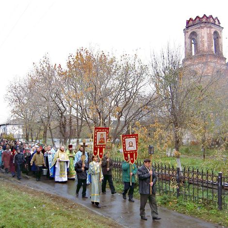 Крестный ход в селе Покровском, 2006 г. Фото К. Ознобихина.