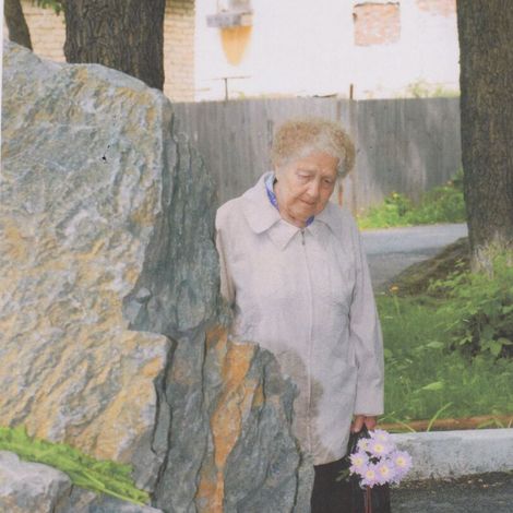 Мартынова О.М. в День памяти жертв политических репрессий у Закладного камня.