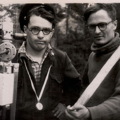 4. Воробьев В.И. Студент СГИ  в  полевой экспедиции. Лето 1957г. слева.