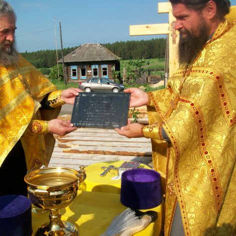Освящение закладного камня 4 июля 2018г. Слева протоиерей Н.Трушников.