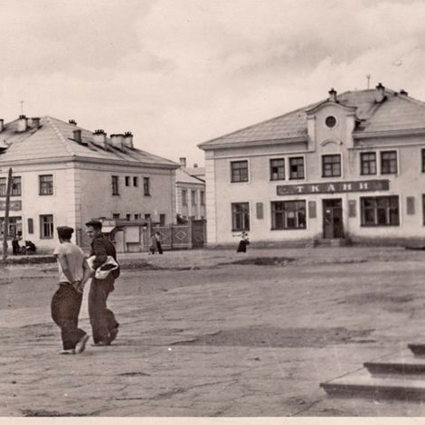 Вид с площади Советов на улицу Ленина. Ансамблевость постройки.