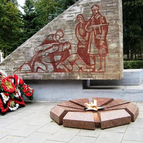 Мемориал в Старой Руссе.