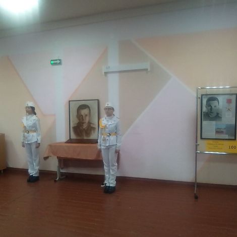 Почетный караул в Артемовской средней школе №1