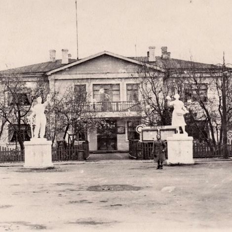 Здание Артемовского Горисполкома в 50-е годы 20 века
