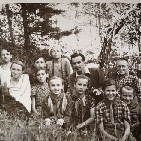 Фотокружок в Кислянке. Руководитель Никитин В.С. г. Артемовский сер. 1950-х гг