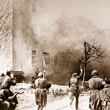 Апрель 1945 г., 3-й Белорусский фронт. Уличный бой в Кёнигсберге.